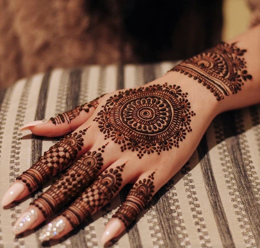 Mastering the Art of Mehndi - Captivating Beauty in Intricate Designs